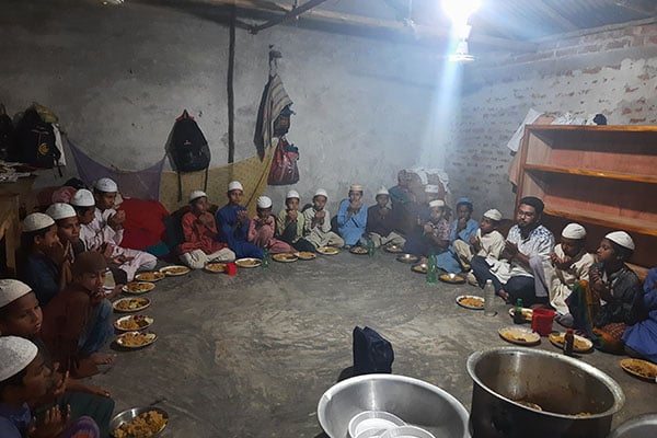 জয়পুরহাটে এতিম মাদ্রাসা শিক্ষার্থীদের মাঝে ইফতার বিতরণ