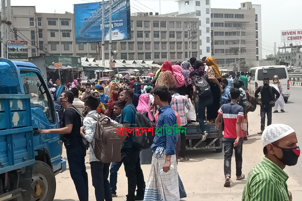 কালিয়াকৈরে মহাসড়কে ঘরমুখী মানুষের ভিড়