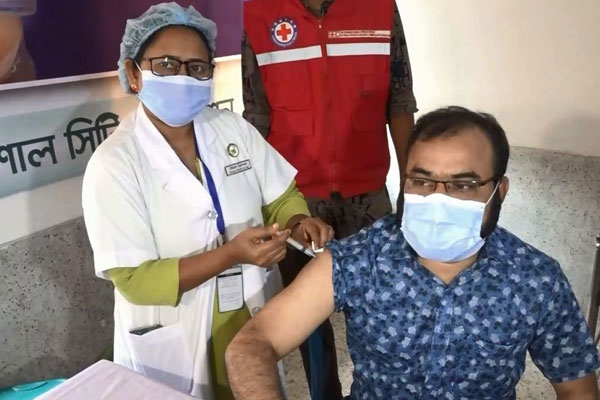 বরিশাল বিভাগে কোভিড টিকার দ্বিতীয় ডোজ বঞ্চিত হচ্ছেন ৬৯,৩৮৩ জন
