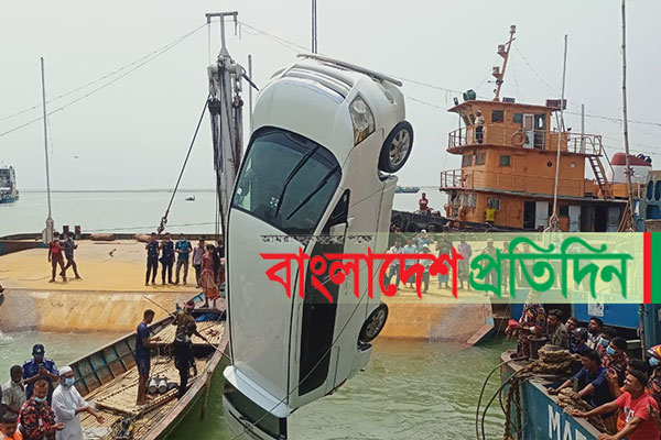দৌলতদিয়ায় পন্টুনের তার ছিড়ে পদ্মায় মাইক্রোবাস, চালক নিখোঁজ