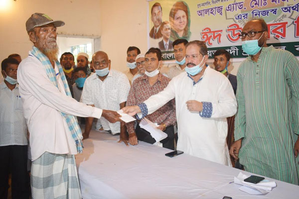 বরিশালে করোনায় ক্ষতিগ্রস্ত শ্রমিকদের মাঝে আর্থিক অনুদান