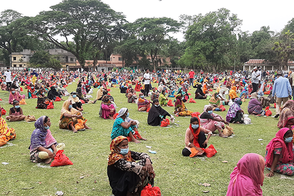ময়মনসিংহে নিম্ন আয়ের মানুষকে ঈদ উপহার