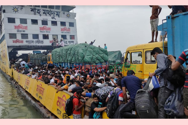 শিমুলিয়া-বাংলাবাজার নৌরুটে দুর্ভোগ কমেছে ঘরমুখো মানুষের