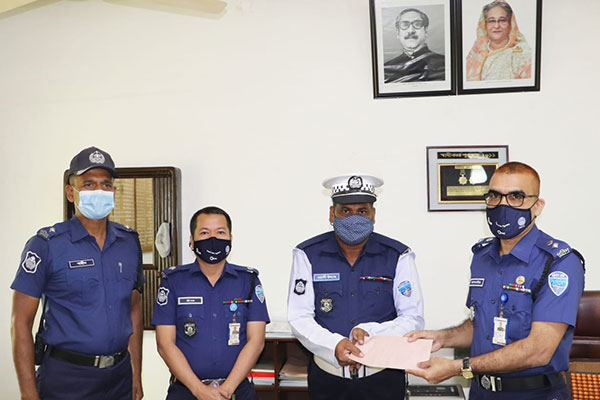 সেই কনস্টেবলকে পুরস্কৃত করলেন পুলিশ সুপার
