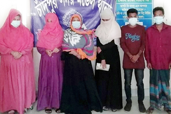 প্রেমের ফাঁদে পুরুষের নগ্ন ছবি তুলে ব্ল্যাকমেইল যাদের পেশা