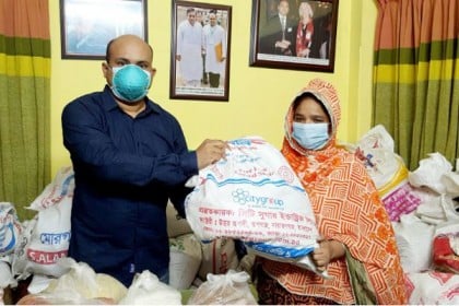 পুরান ঢাকায় সুবিধাবঞ্চিত পরিবারের মাঝে খাদ্য সামগ্রী বিতরণ
