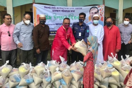 চার হাজার পরিবারে কাউন্সিলর আজাদের ঈদ উপহার