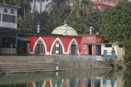 রাজশাহীতে ঈদের প্রধান জামাত হজরত শাহ মখদুম (রহ.) মসজিদে
