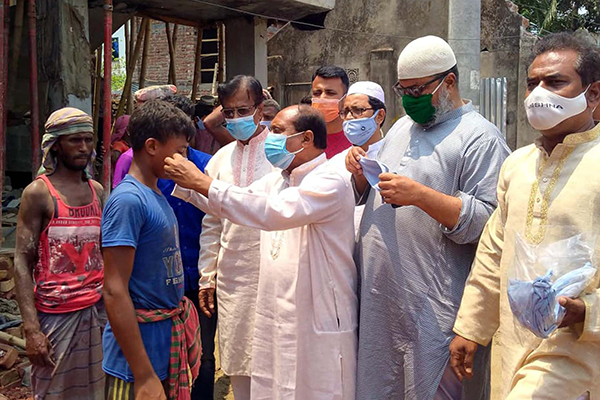 শেরপুরে বিনামূল্যে মাস্ক বিতরণ 