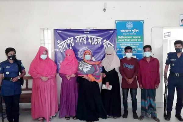 চাঁদপুরে অশ্লীল ছবি ধারণকারী প্রতারক চক্রের ৬ সদস্য আটক