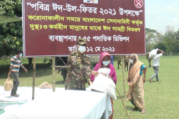 কর্মহীনদের মাঝে যশোর সেনানিবাসের খাদ্য সহায়তা