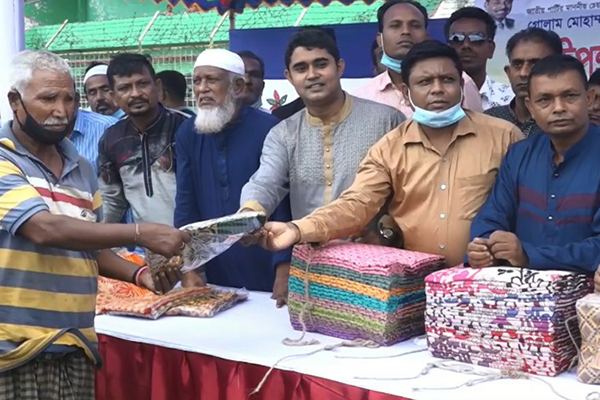 লালমনিরহাটে দেড় হাজার মানুষের মাঝে পোশাক বিতরণ
