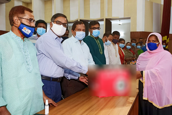 'নারীদের পিছিয়ে থাকার সুযোগ নেই'