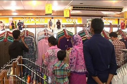 শেষ মুহূর্তে সিলেটে পাঞ্জাবি কেনার ধুম

