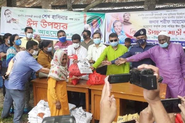 ফুলপুরে ঈদ উপহার বিতরণ