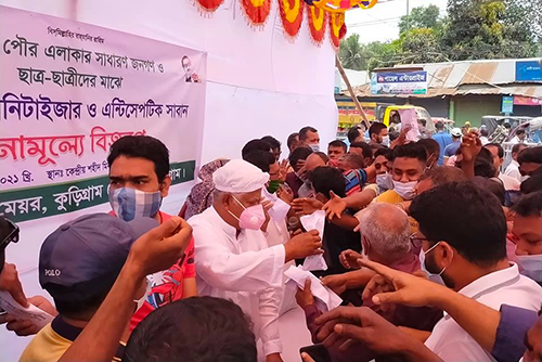 কুড়িগ্রামে মাস্ক, হ্যান্ড স্যানিটাইজার ও সাবান বিতরণ
