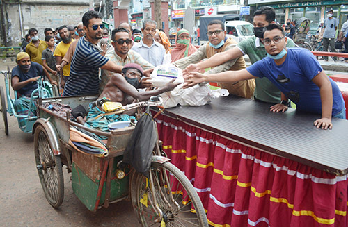 বরিশালে অসহায়-দুস্থদের মাঝে ঈদ উপহার সামগ্রী বিতরণ