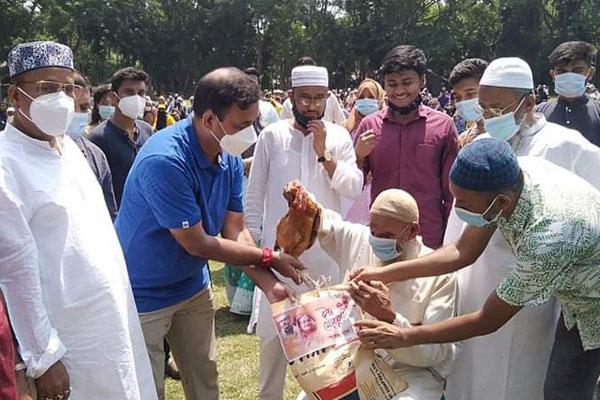 মেহেন্দিগঞ্জে অসহায় পরিবারের মাঝে
ঈদের খাদ্য সামগ্রী বিতরণ