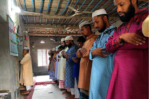 বিরামপুরের কয়েক গ্রামে ঈদ উদযাপন  