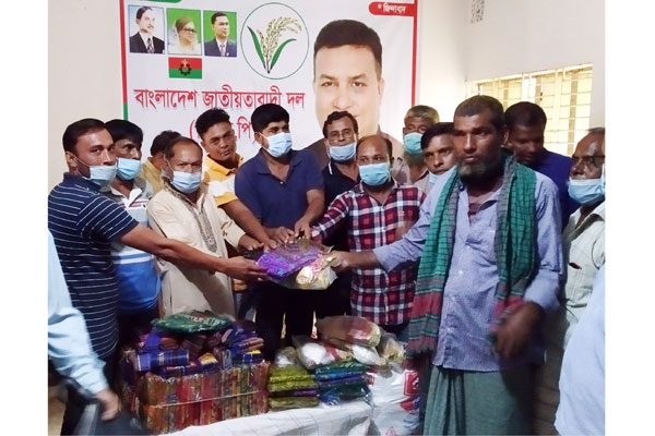 মোরেলগঞ্জে বিএনপির উদ্যোগে ঈদবস্ত্র বিতরণ