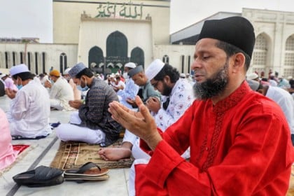 ঈদ জামাতে ফিলিস্তিনিদের রক্ষায় বিশেষ প্রার্থনা