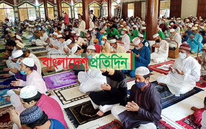 খুলনায় টাউন মসজিদে ঈদের প্রধান জামাত অনুষ্ঠিত