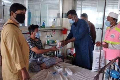 নারায়ণগঞ্জে করোনা রোগীদের সাথে শুভেচ্ছা বিনিময় খোরশেদের