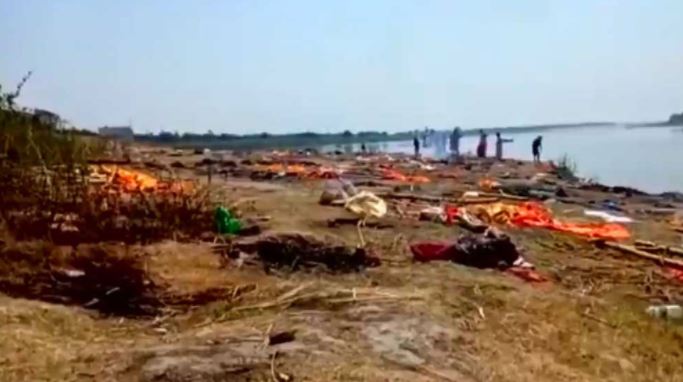 ভারতে গঙ্গায় মৃতদেহ ভাসিয়ে দেওয়ার পিছনে আসল কারণ কী?