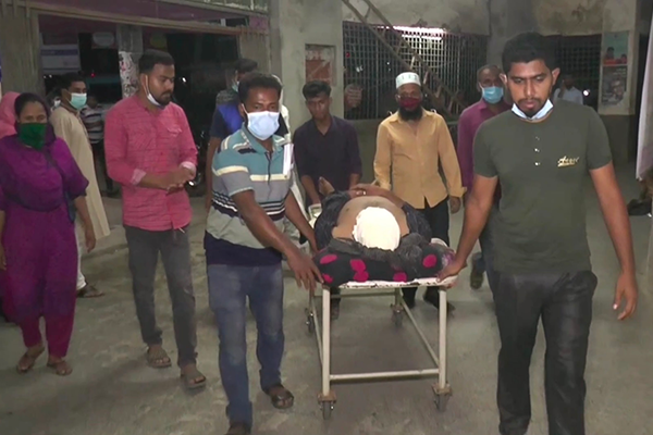 হাতুড়ি দিয়ে যুবকের মাথা ফাটিয়ে দেয়ার অভিযোগ ছাত্রলীগ নেতার বিরুদ্ধে