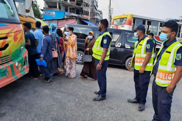 ঢাকা-চট্টগ্রাম মহাসড়কে তৎপর পুলিশ