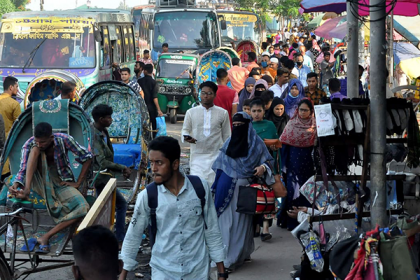 ঈদের ছুটি শেষে শহরমুখী হচ্ছে মানুষ