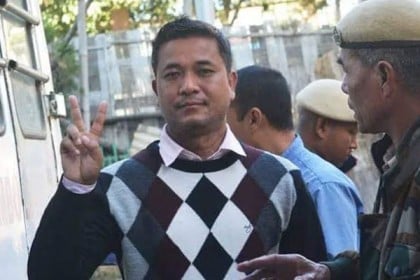 ‘করোনা রোধে গোবর-গোমূত্র কাজ করে না’ বলায় সাংবাদিক গ্রেফতার