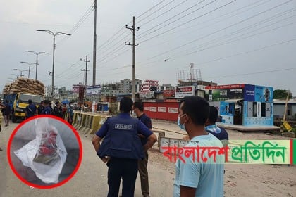 বোমা আতঙ্কে সাইনবোর্ড ট্রাফিক বক্স ঘিরে রেখেছে পুলিশ 