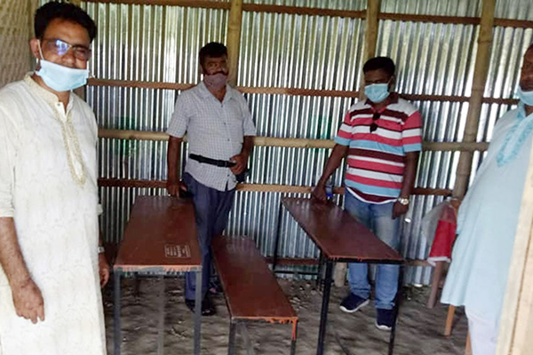 নন্দীগ্রামে ৭টি শিক্ষাপ্রতিষ্ঠানে বেঞ্চ প্রদান 