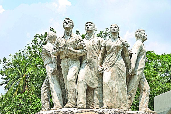 নীরব সৌন্দর্য রাজধানীর ভাস্কর্যগুলো