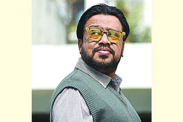 উৎসবে ব্যস্ত শাহেদ আলী