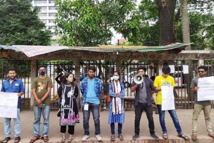 সাংবাদিক রোজিনার মুক্তির দাবিতে ছাত্র ইউনিয়নের মানববন্ধন 
