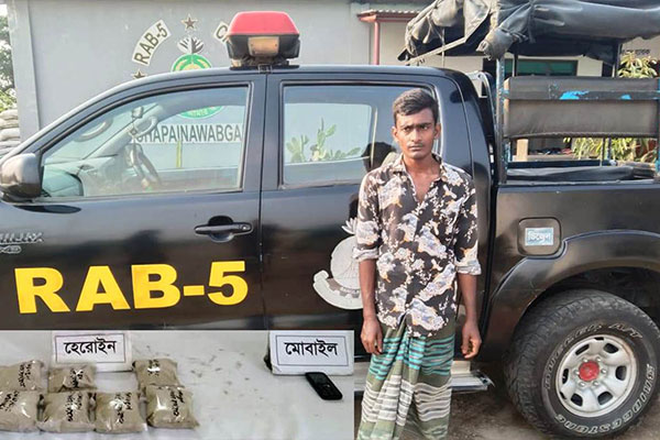 চাঁপাইনবাবগঞ্জে ২ কোটি টাকার হেরোইনসহ যুবক আটক