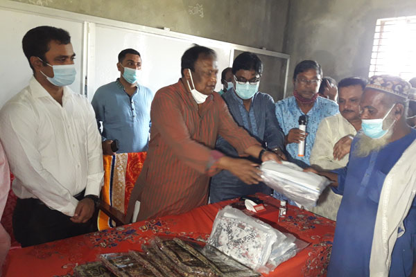 করোনা জনসচেতনতায় ইমামদেরও ভূমিকা রাখতে হবে: বাণিজ্যমন্ত্রী