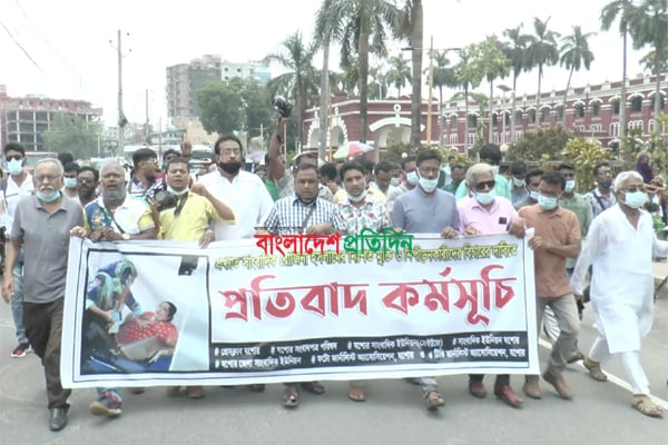 সাংবাদিক রোজিনার মুক্তির দাবীতে যশোরে প্রেসক্লাবের বিক্ষোভ