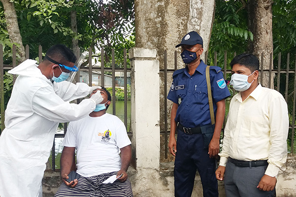 কোটালীপাড়ায় মাস্ক না পরায় জরিমানা