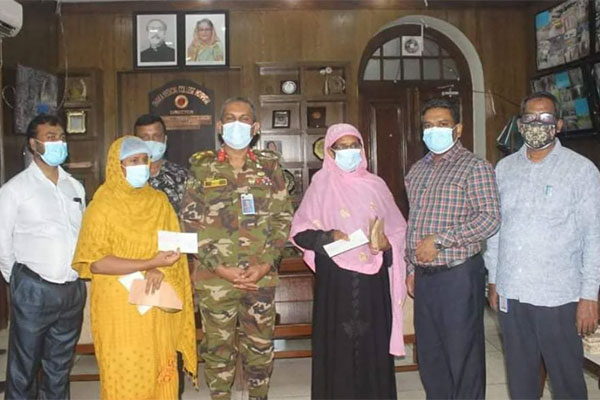 আর্থিক সহায়তা পেলেন করোনায় মারা যাওয়া ঢামেকের দুই কর্মকর্তা

