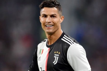তুরিন থেকে সাতটি দামি গাড়ি সরালেন রোনালদো