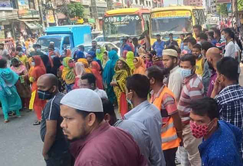 কুড়িলে চাকরিচ্যুতদের পুনর্বহালের দাবিতে পোশাক শ্রমিকদের বিক্ষোভ  