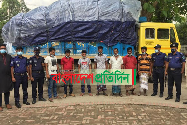 সিরাজগঞ্জে ছিনতাই হওয়া ট্রাকসহ গ্রেফতার ৭