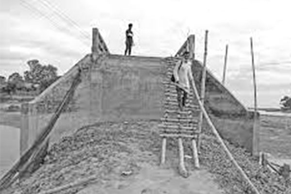 মইয়ে উঠে সেতু পারাপার