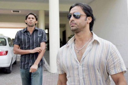 শোয়েবকে ‘কড়া বার্তা’ আসিফের!