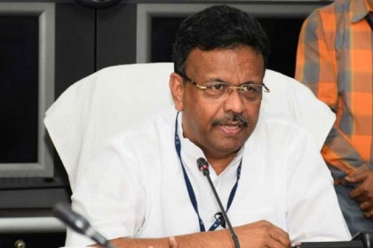 কারাগার থেকে বাড়ি ফিরেই যা করলেন ফিরহাদ হাকিম