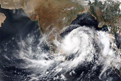 ঘূর্ণিঝড় যশের সতর্কবার্তা, রবিবারের মধ্যে সব নৌকা-ট্রলারকে ফিরতে হবে 


