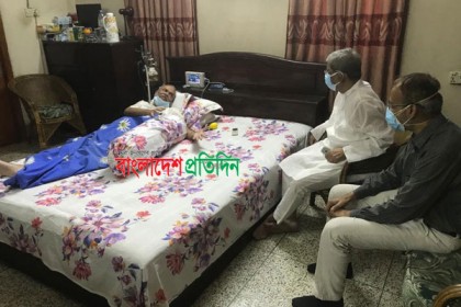 অসুস্থ রিজভীর শয্যা পাশে মির্জা ফখরুল